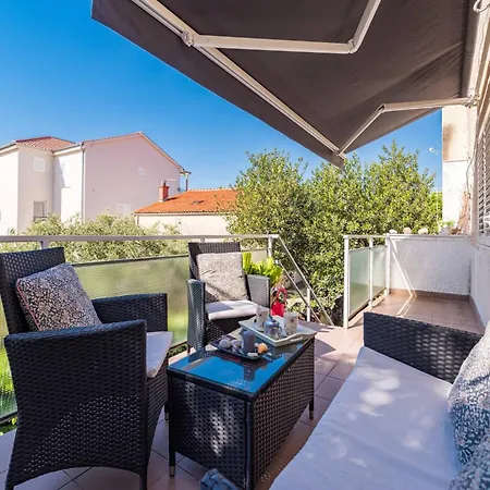 Apartment In Brodarica Near Beach & Krka Park *