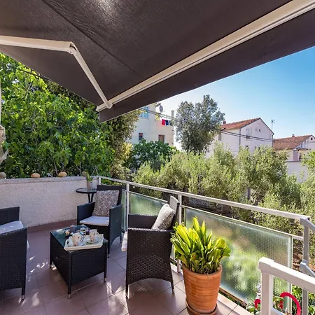 Apartment In Brodarica Near Beach & Krka Park Lägenhet *