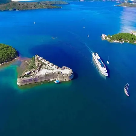 Apartment In Brodarica Near Beach & Krka Park Apartment *