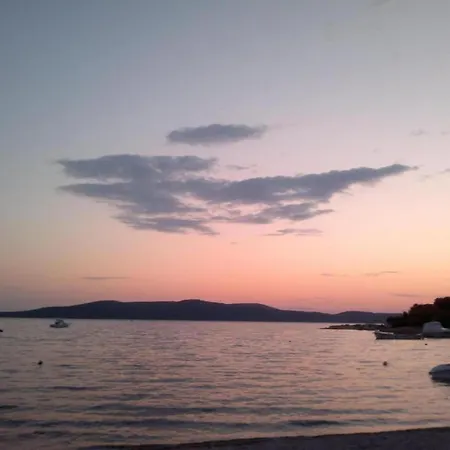 Apartment In Brodarica Near Beach & Krka Park Apartmán