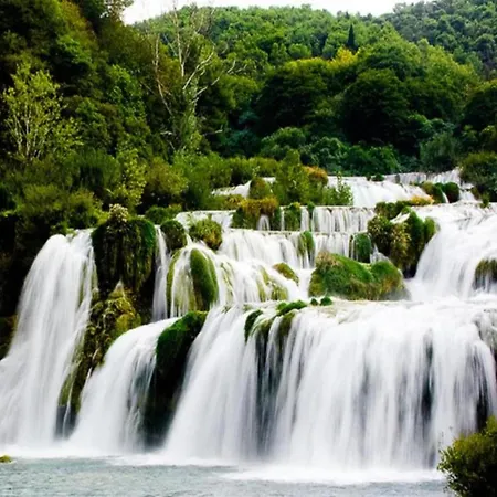 Apartment In Brodarica Near Beach & Krka Park Apartment *