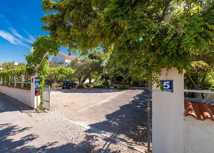 Apartment In Brodarica Near Beach & Krka Park