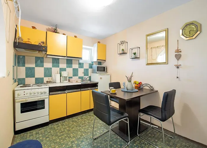 Apartment In Brodarica Near Beach & Krka Park Lejlighed