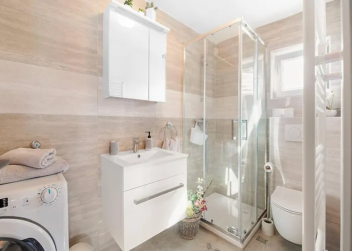 Apartment In Brodarica Near Beach & Krka Park Lejlighed