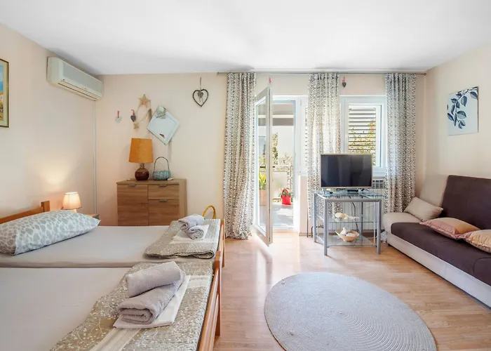 Apartment In Brodarica Near Beach & Krka Park Lejlighed Brodarica (Sibenik-Knin)