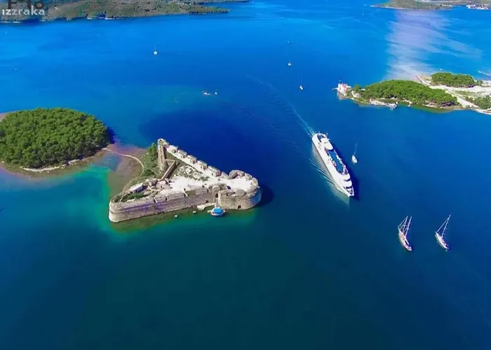 Apartment In Brodarica Near Beach & Krka Park Lejlighed *