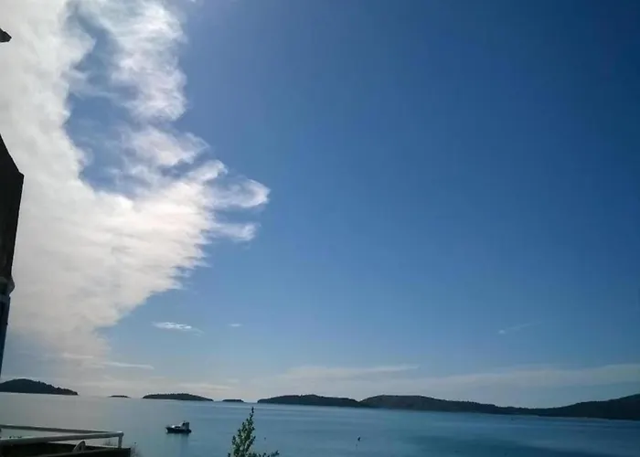 Apartment In Brodarica Near Beach & Krka Park Lejlighed