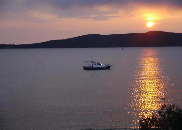 Apartment In Brodarica Near Beach & Krka Park Lejlighed Brodarica (Sibenik-Knin)